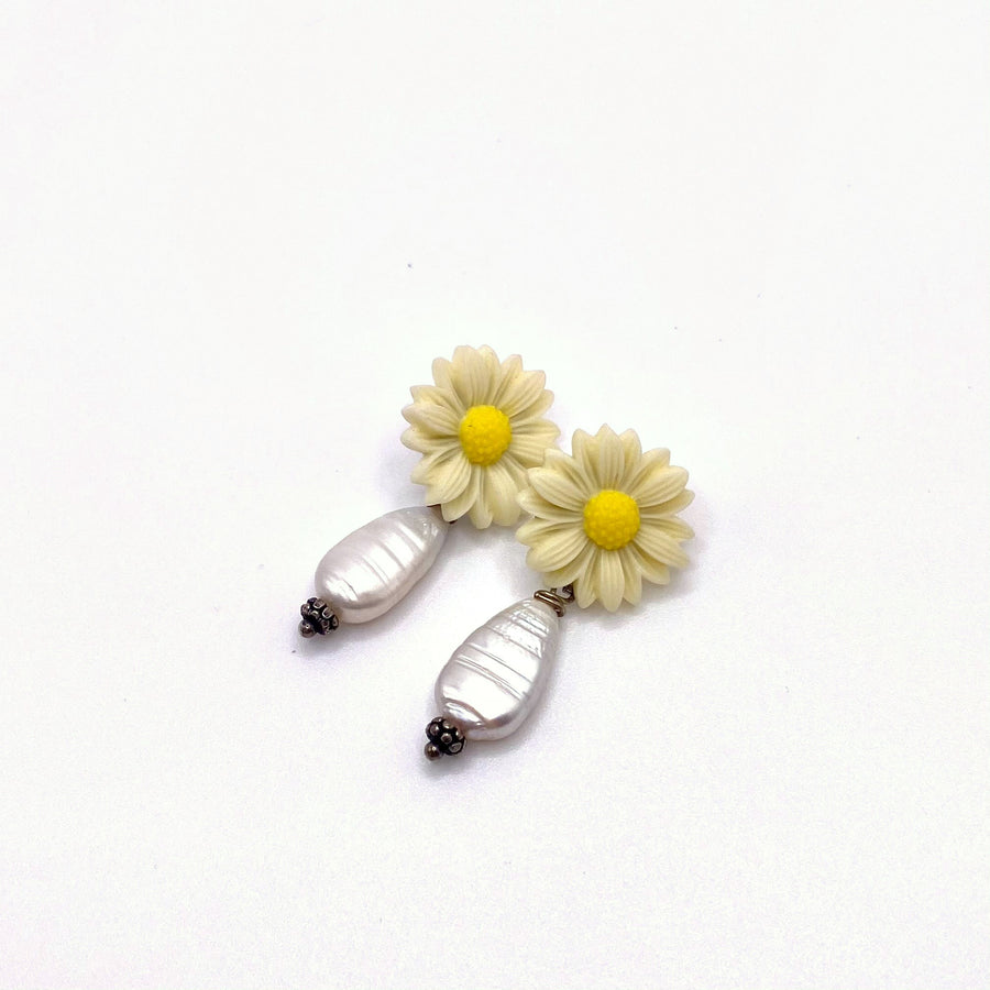 DELOS DAISY — Daisy & Freshwater Pearl Drop Earrings
