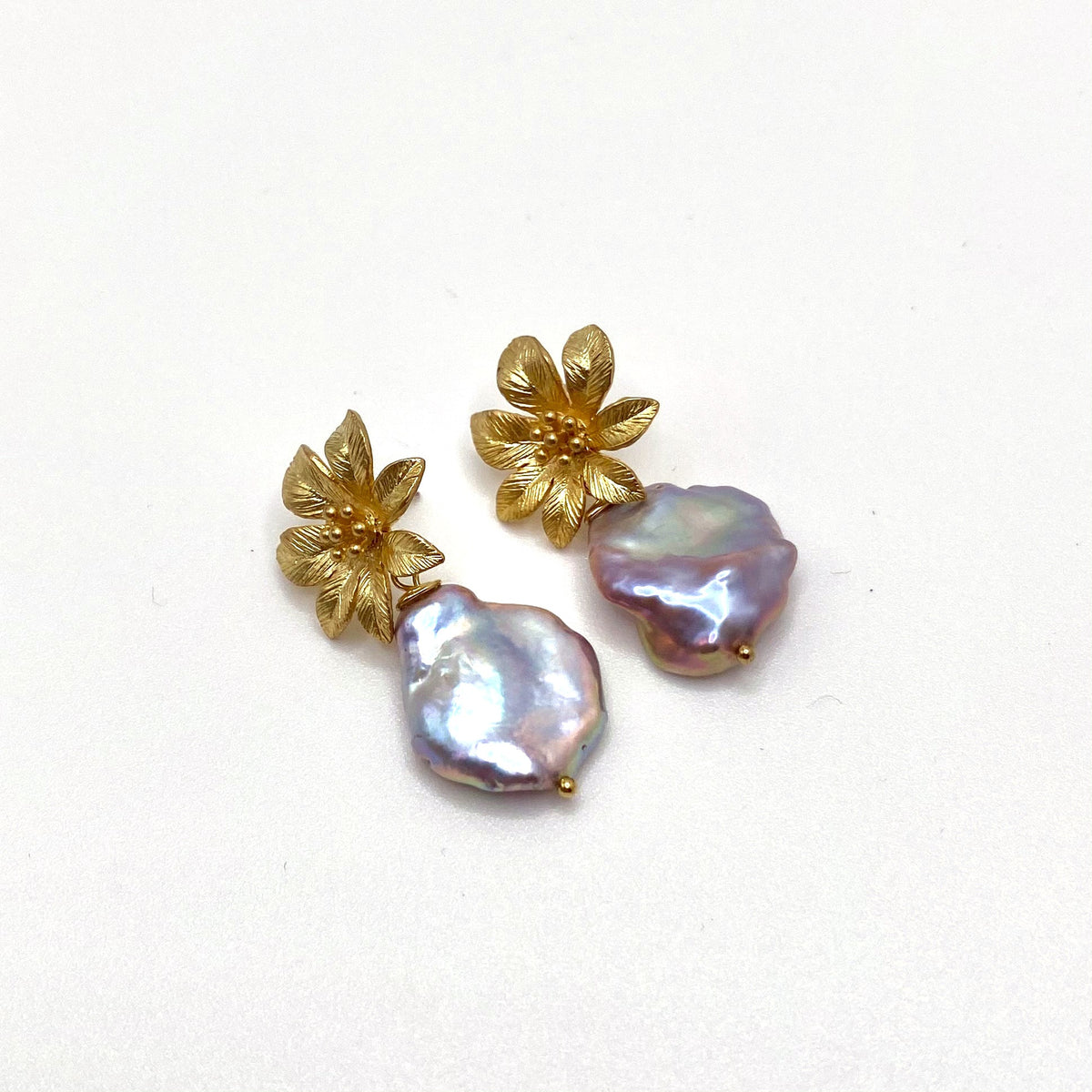 DELOS MAUVE, Mauve Freshwater Pearl Gold Flower Earrings, handmade by KOUKLA