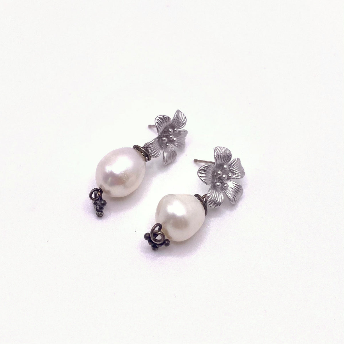 SERIFOS MOON, Silver Flower & Round Pearl Earrings, handmade by KOUKLA