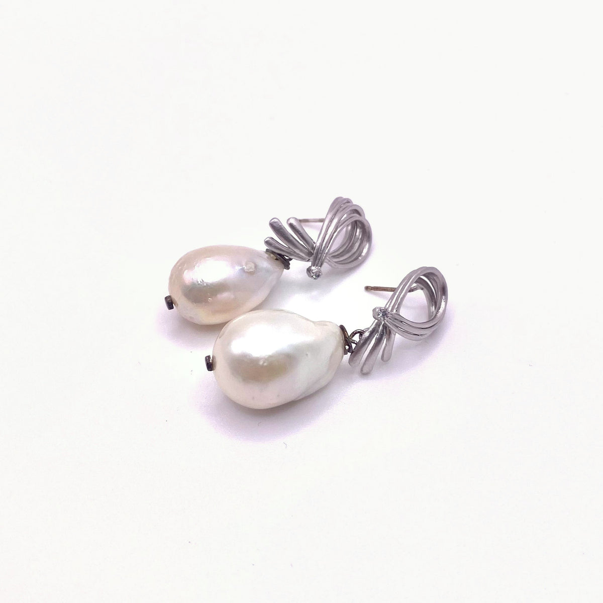 SERIFOS KNOT, Silver Knot & Freshwater Pearl Earrings, handmade by KOUKLA