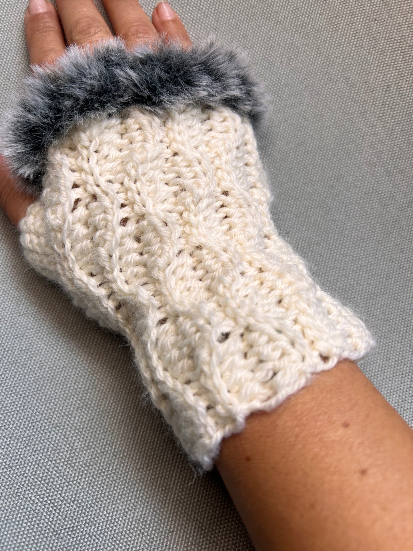 The Faux Fur Fingerless Glove