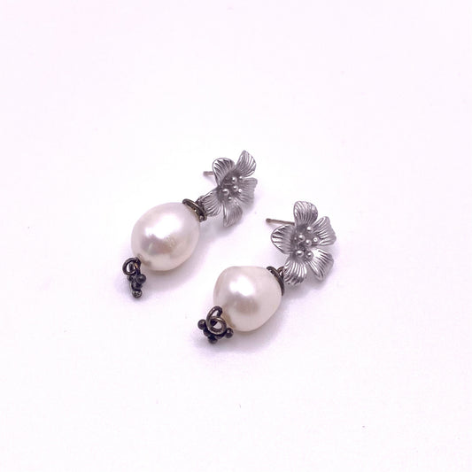 Round Pearl Silver Flower Earrings